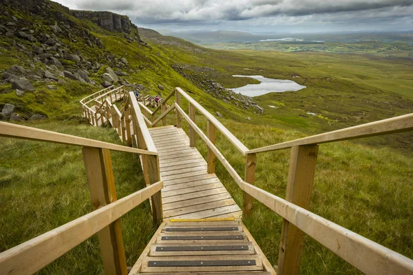 Vue de l'escalier vers le ciel à la montagne Cuilcagh — Photo