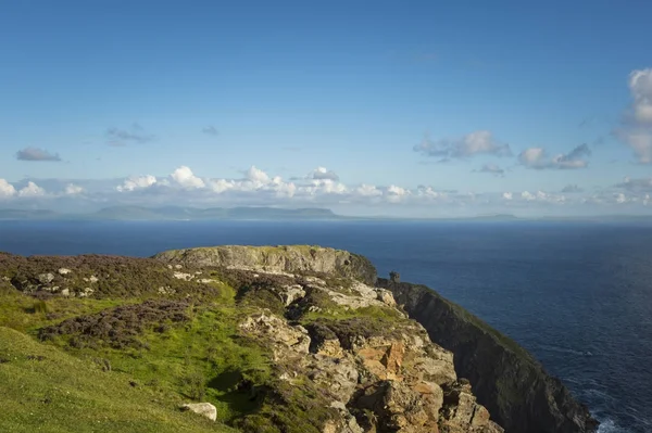 Uçurumdan Sliabh Liag, co Donegal güneşli bir günde