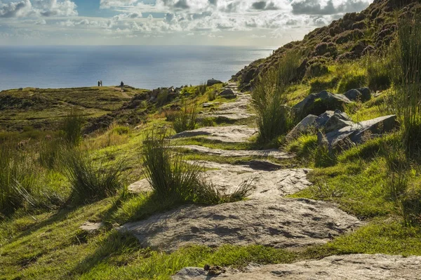 Bir yol boyunca Slibh Liag, co Donegal uçurum
