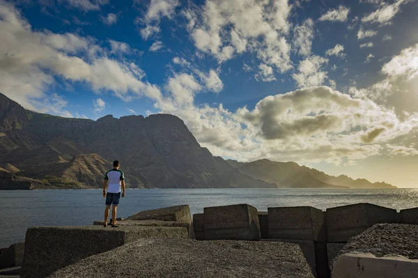 Puerto de Las Nieves, Gran Canaria, denize bakan adam