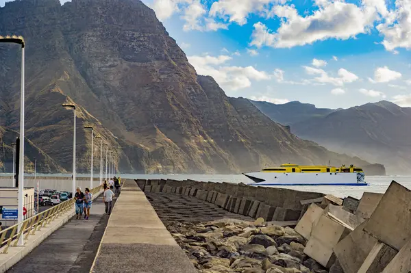 Vapur geliyor. Puerto de Las Nieves, Gran Canaria