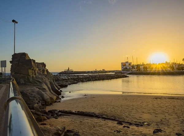 Una vista al atardecer en Puerto de Mogan, Gran Canaria —  Fotos de Stock