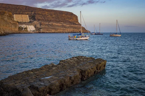Botları Puerto de Mogan, Gran Canaria, suya