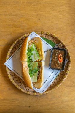 Banh mi- ünlü Vietnam mutfağının dikey görünümü