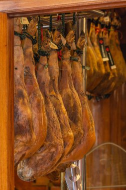 Meşhur İspanyol mutfağı jamonu markette satılık eti iyileştirir.