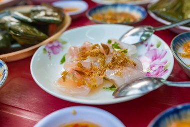 Vietnam sokak yemekleri Banh Bot Loc- buğulanmış karides pirinç keki