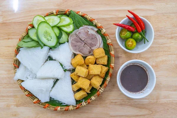 Delicioso Bun Dau Mam Tom, Vietnam famosa cocina étnica —  Fotos de Stock