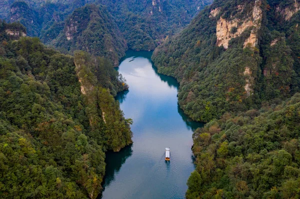 Καταπληκτική εναέρια θέα της λίμνης Baofeng Zhangjiajie στην Κίνα — Φωτογραφία Αρχείου