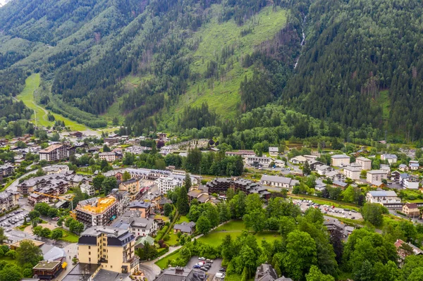 Vista aérea das cidades e vilas de Chamonix na temporada de verão — Fotografia de Stock