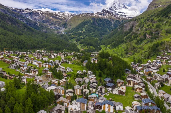 Spektakuläre Luftlandschaft von Zermatt und Matterhorngipfel — Stockfoto