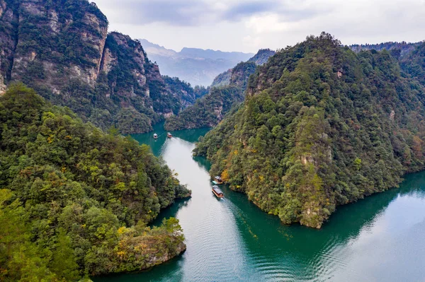 Όμορφο τοπίο της λίμνης Baofeng και το βουνό στην Κίνα — Φωτογραφία Αρχείου