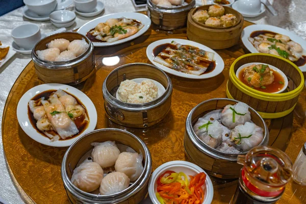 Gedämpfte Garnelen Reisbrötchen und Knödel in Hongkong Restaurant — Stockfoto