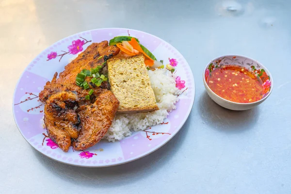 Daging babi panggang cincang rice- Vietnam Tam Com — Stok Foto