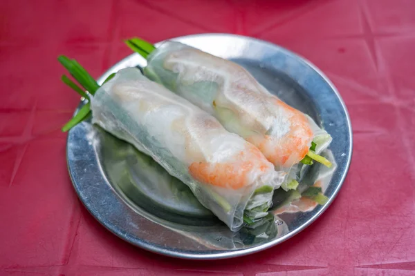 Vietnamese famous local cuisine, fresh shrimp rolls and chives — Stock Photo, Image