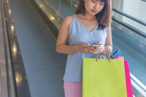 Cute Asian girl go shopping — 스톡 사진