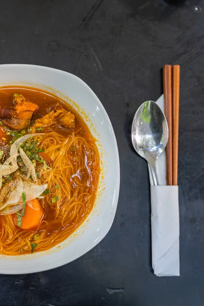 ボホー-ベトナムの煮込み牛肉のブリスケットと米麺 — ストック写真