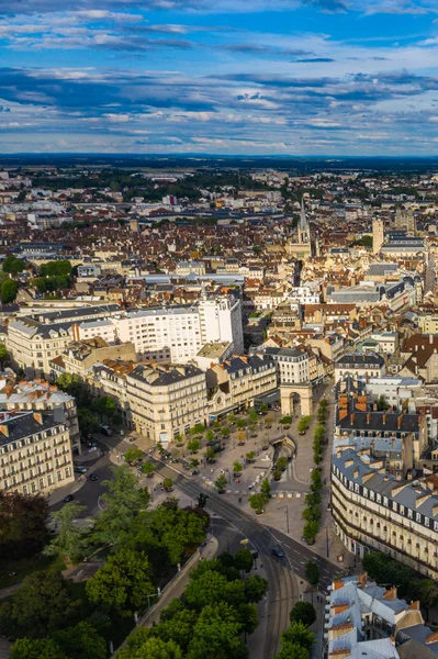 Vista panorámica del paisaje urbano aéreo de Dijon en Francia — Foto de Stock
