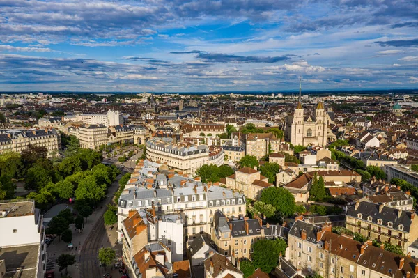 Hermosa vista panorámica del paisaje urbano de Dijon ciudad de Francia — Foto de Stock