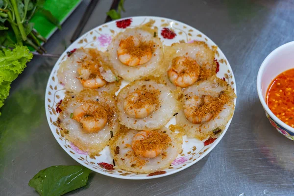 Piatto di gamberetti fritti croccanti pancake minuscola Banh Khot — Foto Stock