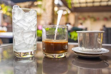 Vietnam stili kahve ve damlayan filtre - Ca Phe Sua 