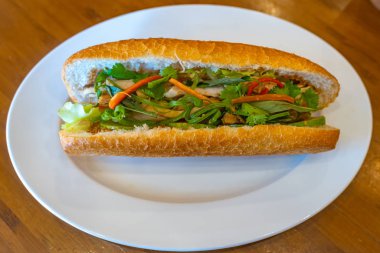 Vietnam sandviçi, tavuk eti ve scallion... Banh Mi