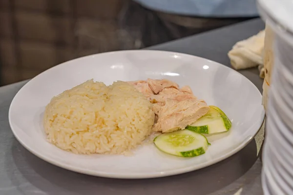 Hainan bergaya cincang nasi ayam di restoran Singapura — Stok Foto