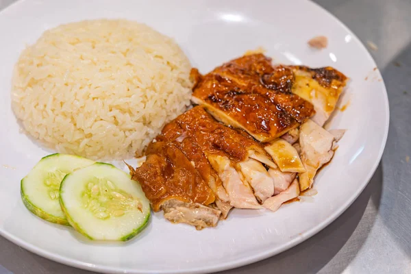 Foto de primer plano del arroz de pollo asado estilo Hainan en Singapur —  Fotos de Stock