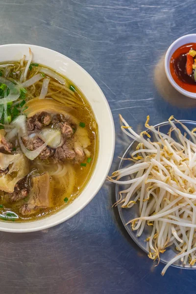 Vertical photo of Vietnamese soup noodles - Pho — ストック写真