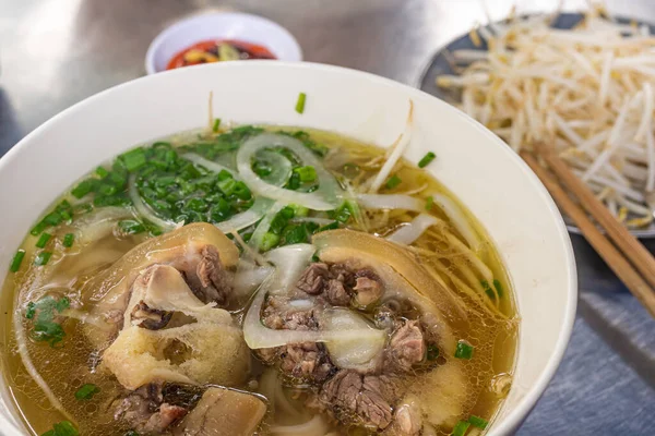 Close up photo of famous Vietnam food - Pho soup noodles — ストック写真