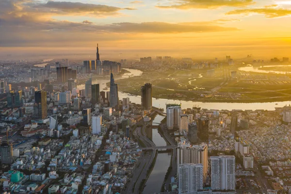 Beau paysage aérien de Ho Chi Minh-ville avec coucher de soleil — Photo