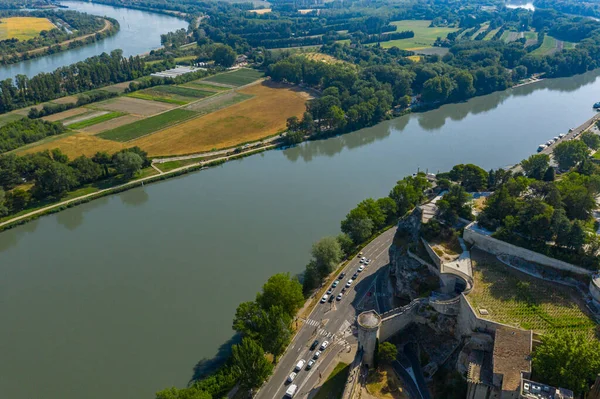 Вид с воздуха на прекрасную реку Рона в Авиньоне, Франция — стоковое фото
