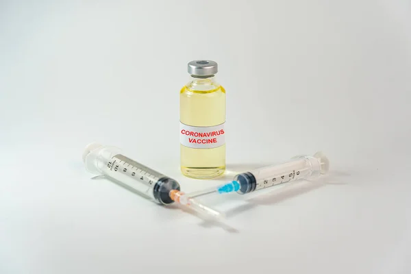 Coronavirus-Impfflasche auf weißem Hintergrund — Stockfoto