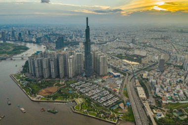Gün batımında Ho Chi Minh şehrinin havadan manzarası