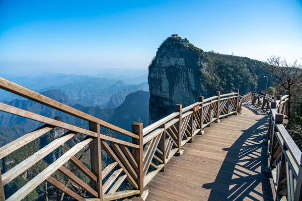 Adembenemende klif hangend wandelpad bij Tianmen Mountain in Hunan Province — Stockfoto