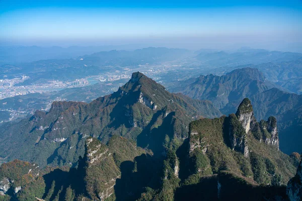 Prachtig uitzicht op het berglandschap in de provincie Hunan, China — Stockfoto