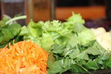 sebze ve yumurta salatası