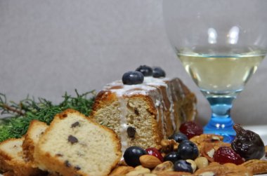 Noel nuga kurutulmuş ve sırlı meyve ile