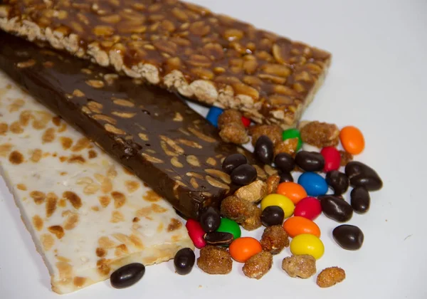 Cacahuetes Turrón Miel Con Cacahuetes Confitados Piñas Navidad — Foto de Stock