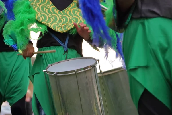 Instrumentos Percussão Penas Bordados Carnaval — Fotografia de Stock