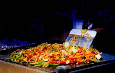 Taco ve felafel Street adil hazırlanıyor eller