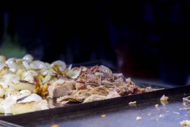 Taco ve felafel Street adil hazırlanıyor eller