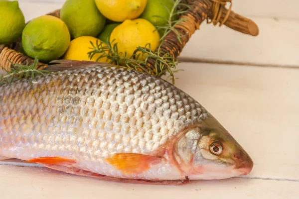 Flussfisch Mit Zitrone Und Rosmarin — Stockfoto