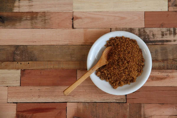 Schüssel Mit Unraffiniertem Braunem Zucker Auf Holzgrund — Stockfoto