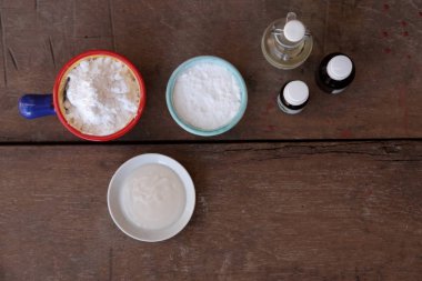 Ev yapımı deodorant hazırlamak için doğal ve organik malzemeler
