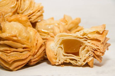 Quince ve batatalı kızarmış hamur işi. Tipik Güney Amerika gastronomisi.