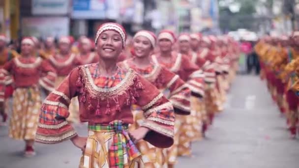 Dumaguete City, Philippines 10-18-2019: Festival dancers with beautiful smiles. — Stockvideo