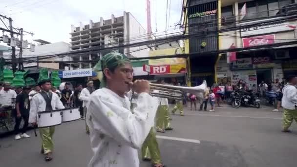 Dumaguete City, Philippines 10-18-2019: Group of musicians playing in the street — Stockvideo