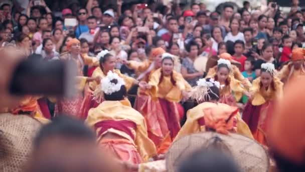 Dumaguete City, Filippine 10-18-2019: Concorso annuale di danza fesitval Buglasan . — Video Stock