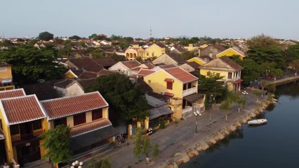 Vue aérienne anciennes maisons chinoises à Hoi Une vieille ville classée au patrimoine mondial de l'Unesco — Video