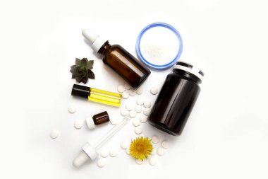 Bitkisel, doğa ilacı, şişe ve haplar